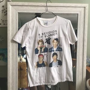 five seconds of summer merch t-shirt medium